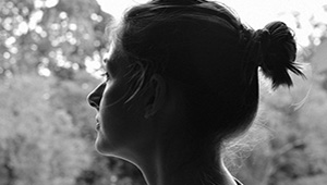 Akla takılan şarkı Nasıl unutulur، ibrahim tatlıses - neden şarkılar، İçimden sürekli şarkı söylüyorum، İçinden şarkı söyleme hastalığı، Kendi kendine sürekli şarkı söylemek، Şarkı، Sürekli aynı şarkıyı dinlemek Psikoloji، Zihinde şarkı çalması، 